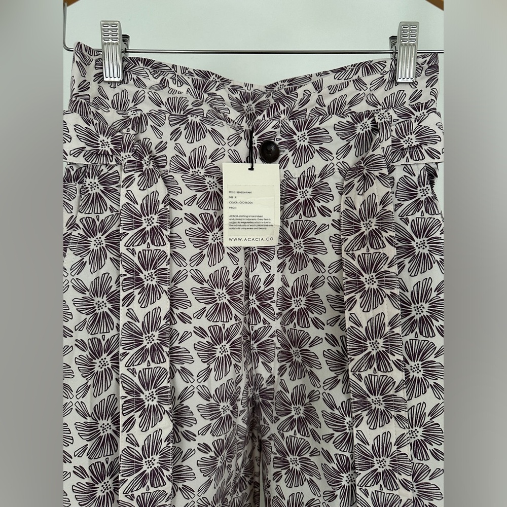 NWT. Acacia pants. XS. block print